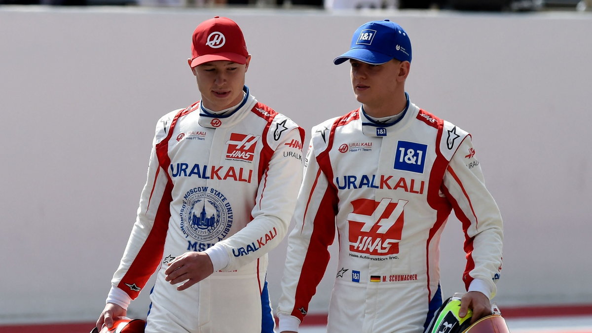 Mick Schumacher i Nikita Mazepin (po prawej)