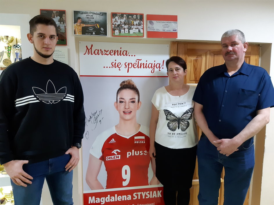 Rodzice i brat Magdaleny Stysiak w szkole w Kurowie