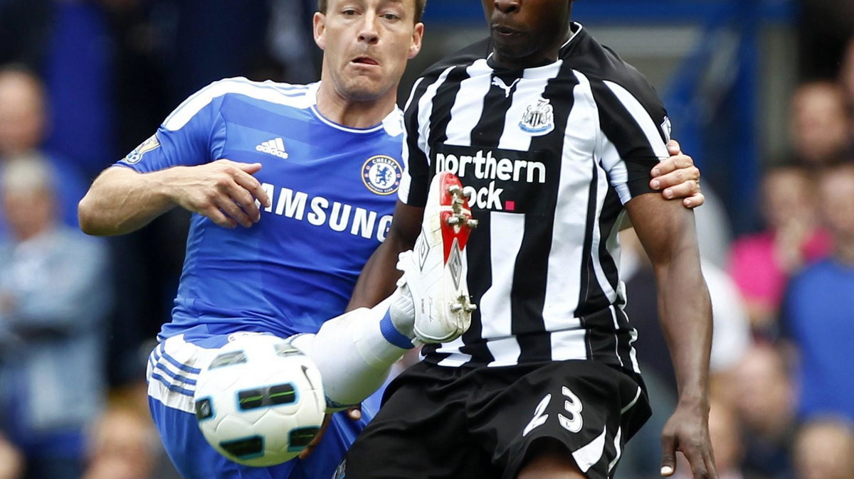 Shola Ameobi (z prawej)