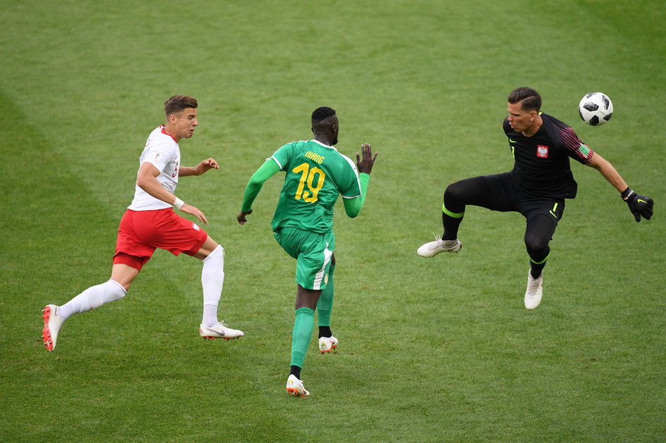 Jan Bednarek, M'Baye Niang i Wojciech Szczęsny