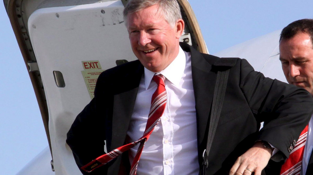 Sir Alex Ferguson (L)