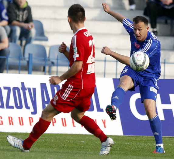 PIŁKARSKA EKSTRAKLASA RUCH CHORZÓW KONTRA PIAST GLIWICE