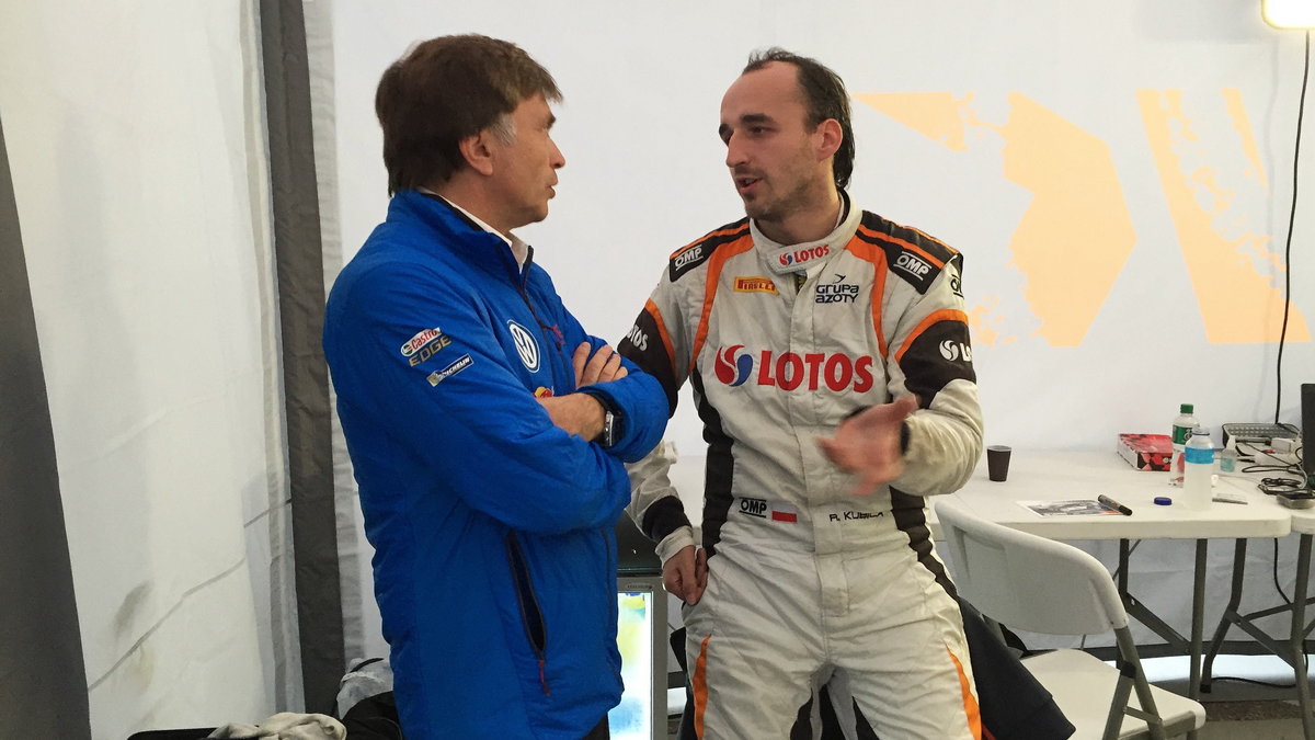 Jost Capito odwiedził Polaka w jego namiocie podczas Rajdu Hiszpanii. - Jego tempo było fantastyczne - przyznał szef Volkswagen Motorsport, fot. www.facebook.com/cezarygutowskiofficial