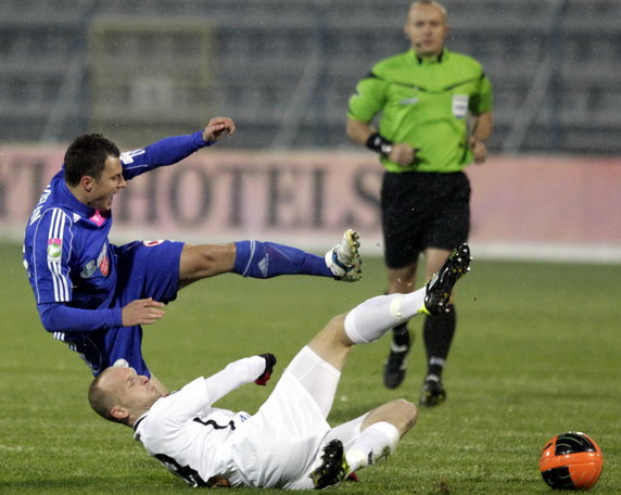 PIŁKARSKA EKSTRAKLASA RUCH CHORZÓW KONTRA GÓRNIK ZABRZE