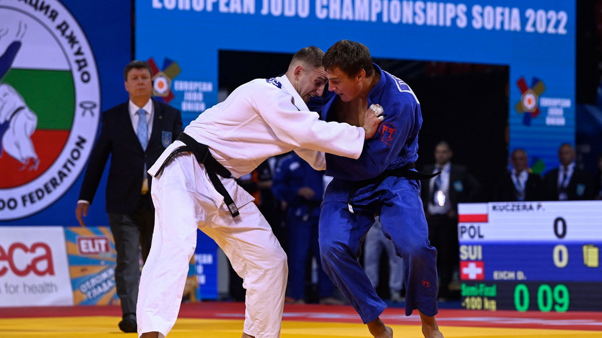 Piotr Kuczera (biała judoga) i Daniel Eich (niebieska judoga)