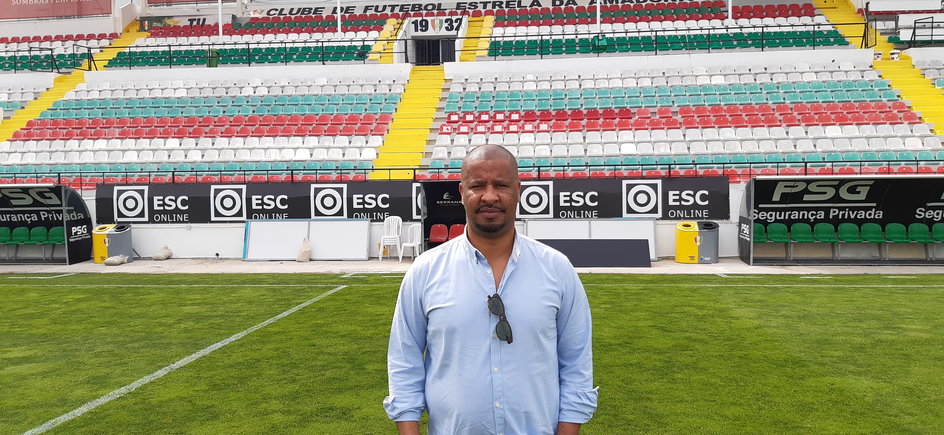 Carlos Chainho na Estadio Jose Gomes, stadionie Estreli Amadora.