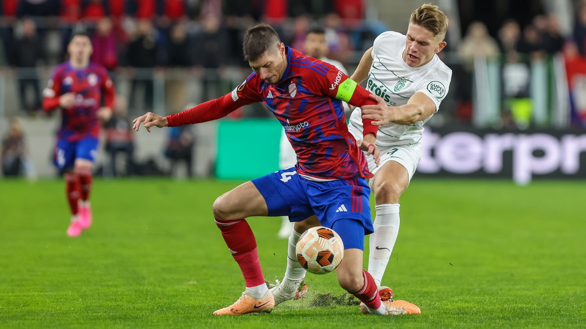 Zoran Arsenić (z lewej) i Viktor Gyokeres (Raków Częstochowa - Sporting Lizbona, 26.10.2023 r.).