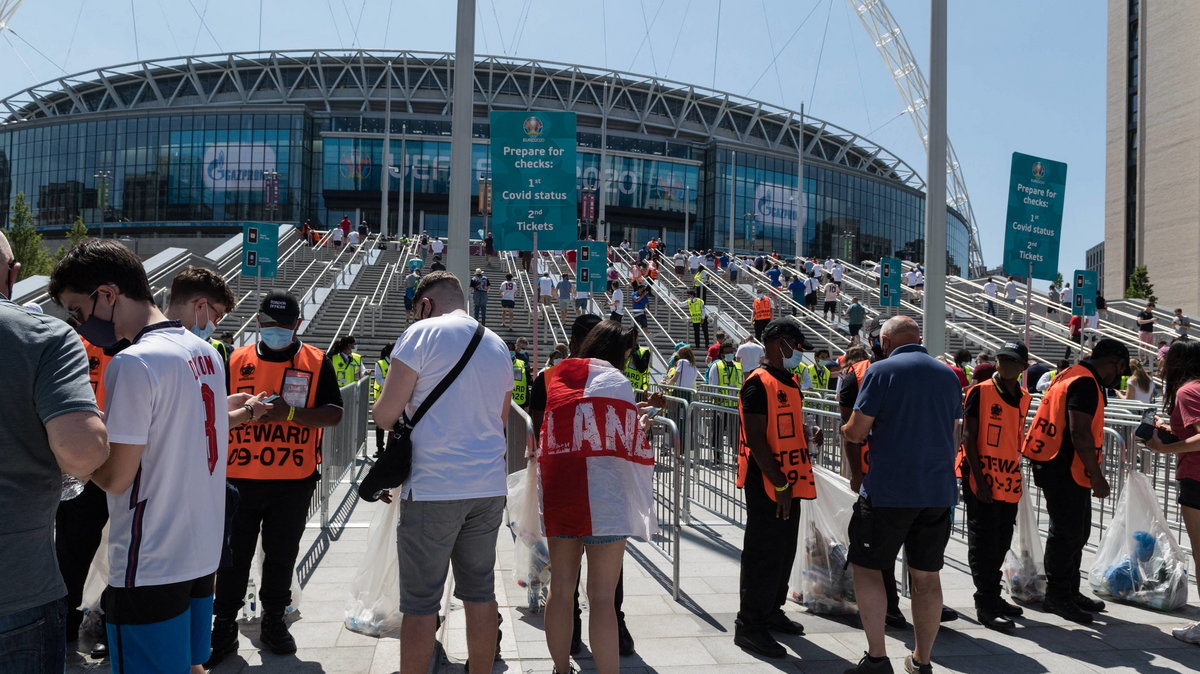 Wejście na stadion Wembley