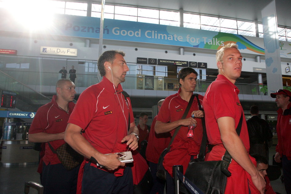 Mariusz Lewandowski, Jerzy Dudek, Jarosław Bieniuk i Piotr Polczak podczas wyjazdu na mecz reprezentacji Polski (2009 r.)