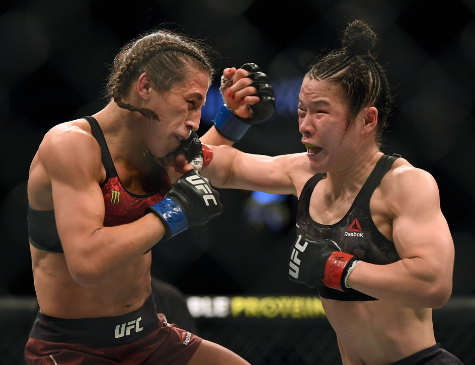 Joanna Jędrzejczyk po heroicznej walce przegrała z Chinką Weili Zhang walkę o mistrzostwo świata w MMA