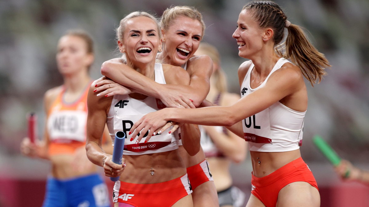 Justyna Święty-Ersetic (z lewej, AZS AWF Katowice), Małgorzata Hołub-Kowalik (w środku, AZS UMCS Lublin) i Natalia Kaczmarek (AZS AWF Wrocław) z igrzysk w Tokio wróciły ze złotymi medalami w sztafecie mieszanej 4x400 i srebrnymi w sztafecie 4x400