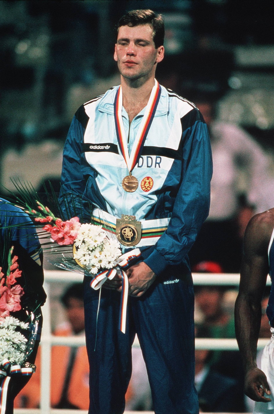 Henry Maske ze złotym medalem igrzysk olimpijskich w Seulu w 1988 roku