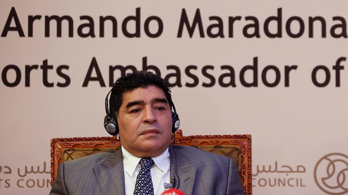 Diego Maradona (L)
