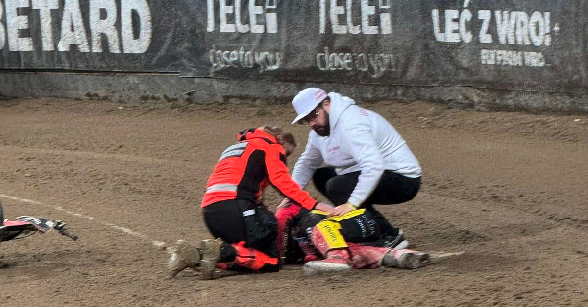 Fatalny upadek we Wrocławiu. Karetka na torze
