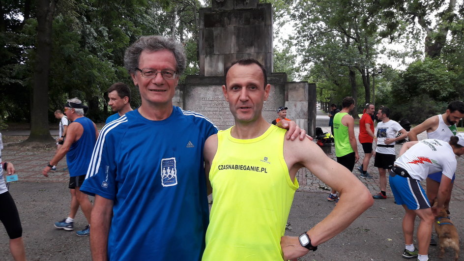 Wśród bywalców Parkrunu na Pradze są też m.in. przedstawiciele czasnabieganie.pl oraz znany międzynarodowy sędzia lekkoatletyczny Janusz Rozum