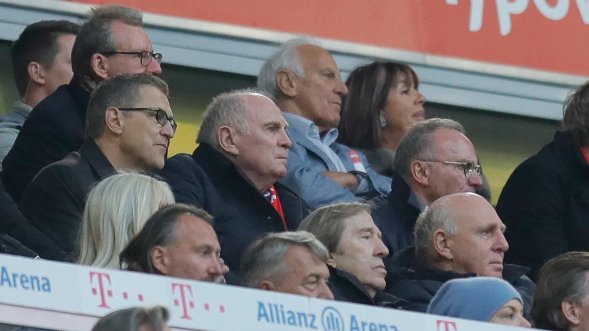 Uli Hoeness (w środku) i Karl-Heinz Rummenigge (po prawej stronie)