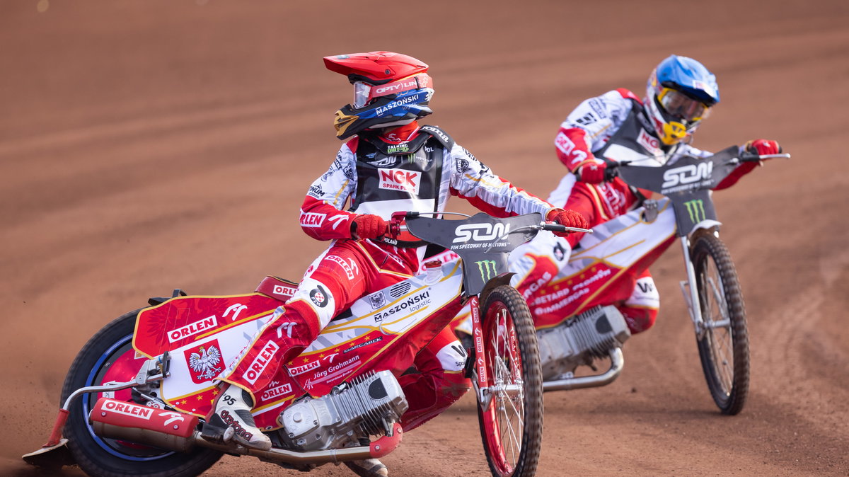 2021.10.16 Manchester Zuzel Speedway 2021 Speedway of Nations SoN Mistrzostwa Swiata Speedway of Nations - final 1 N/z Bartosz Zmarzlik (c), Maciej Janowski (n) Foto Marcin Karczewski / PressFocus 2021.10.16 Speedway 2021 Speedway of Nations SoN Speedway of Nations - final 1 N/z Bartosz Zmarzlik (c), Maciej Janowski (n) Foto Marcin Karczewski / PressFocus