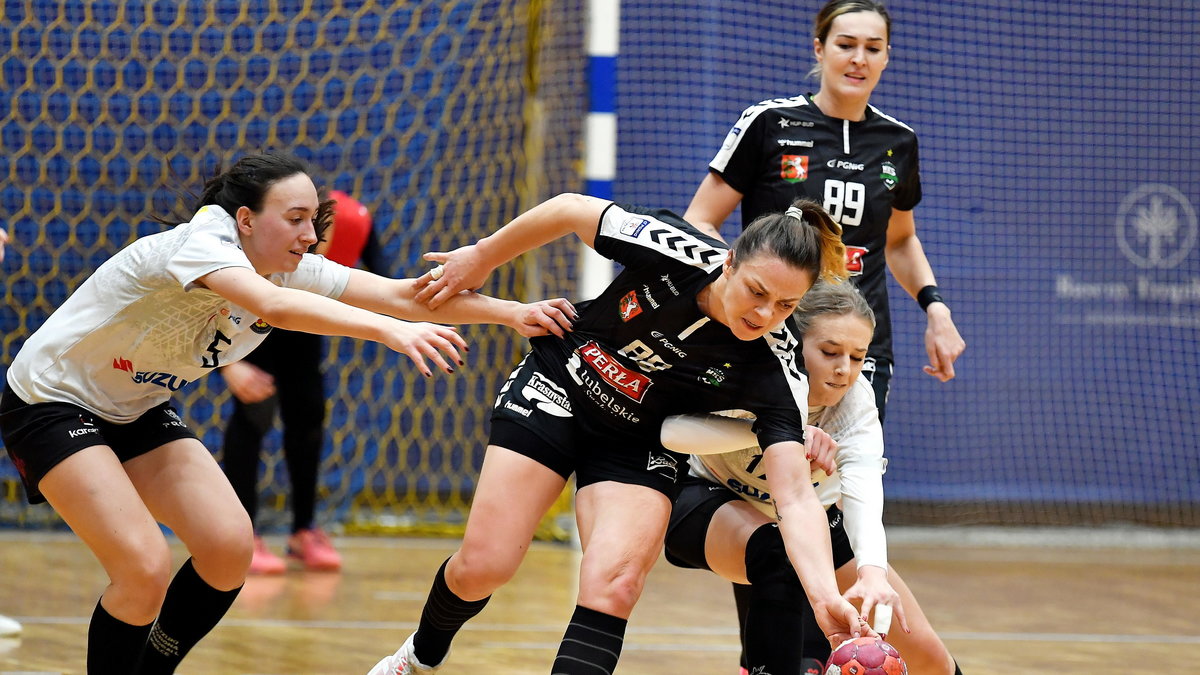 Zawodniczki Suzuki Korony Handball Kielce Magda Więckowska i Alicja Pękala