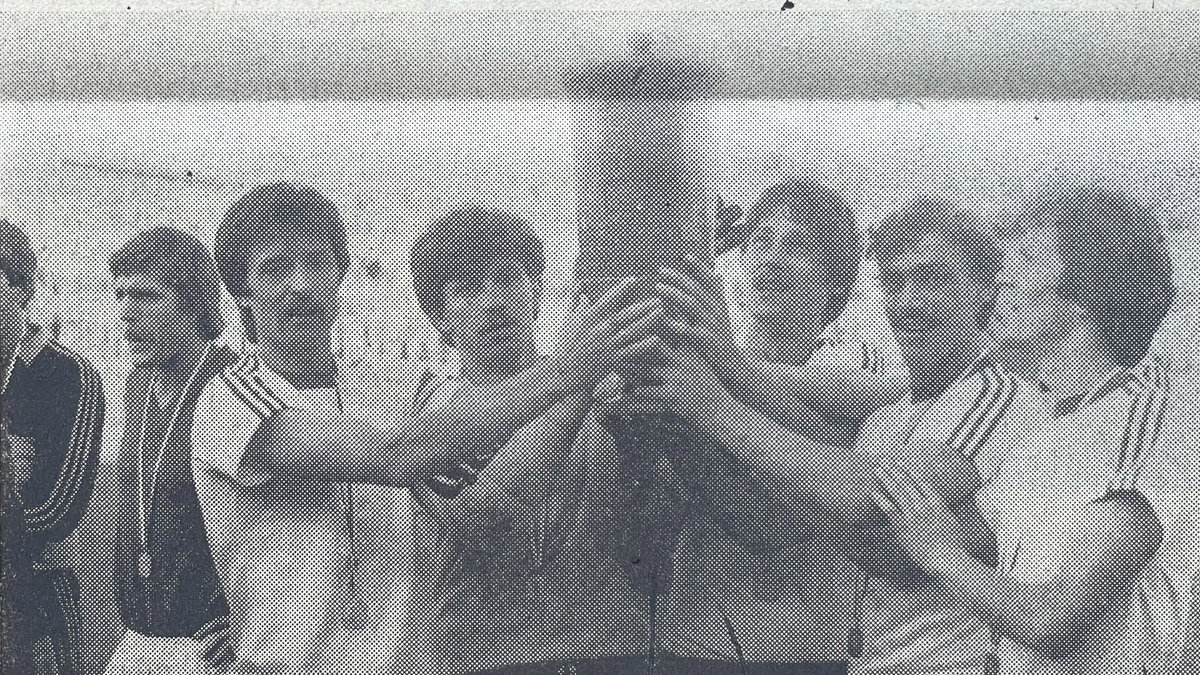 Marek Kowalczyk (drugi od prawej) ze zdobytym Pucharem Polski