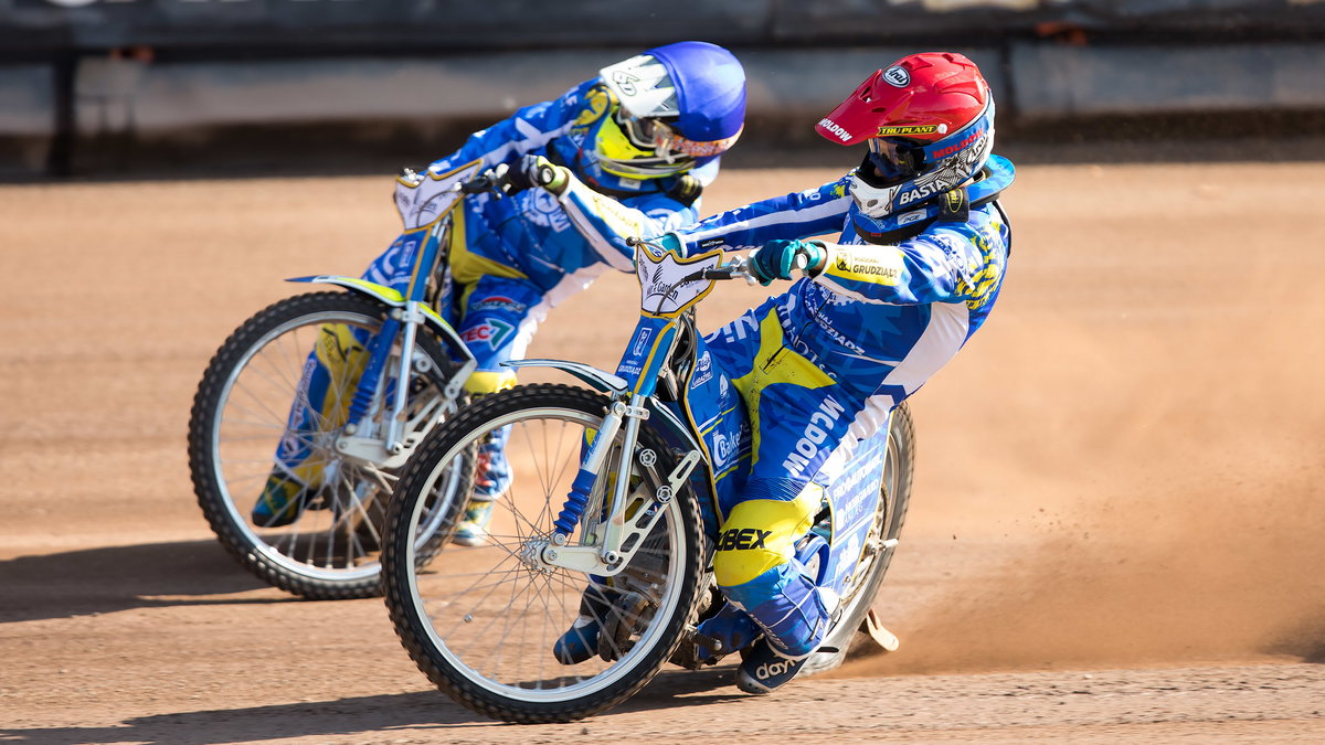 Nicki Pedersen (czerwony kask)