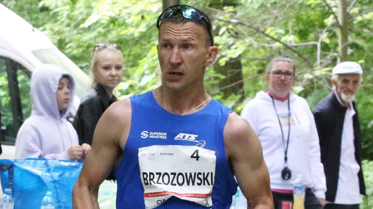 Artur Brzozowski w czasie mistrzostw Polski w chodzie na 35 km w Opolu