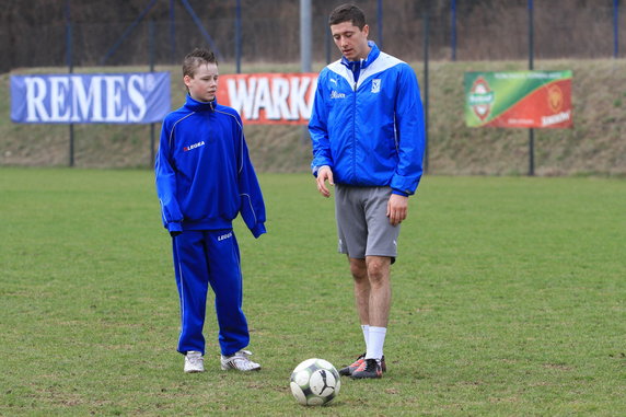 Robert Lewandowski w barwach Lecha Poznań spełnia marzenia kibica (2010 r.)