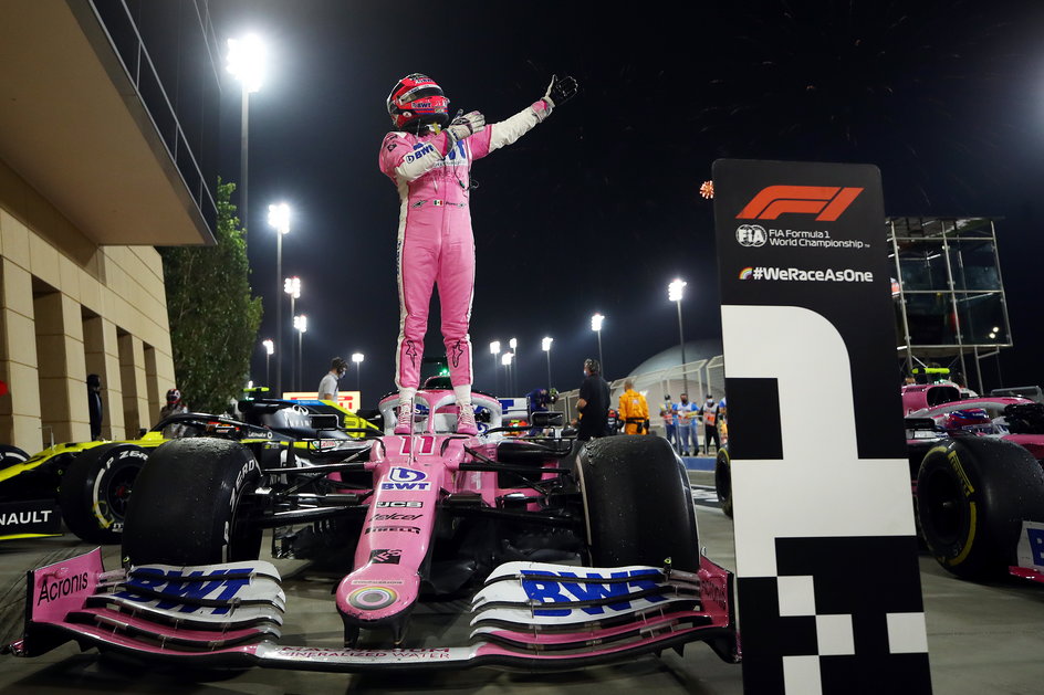 Sergio Perez świętuje zwycięstwo w Grand Prix Sakhiru (2020 r.)