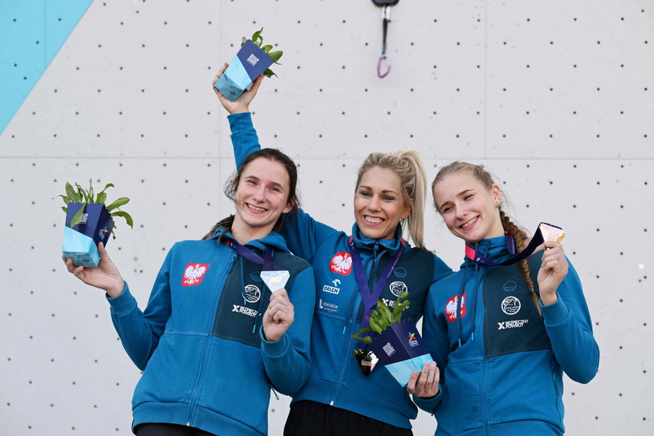 Aleksandra Kałucka, Aleksandra Mirosław i Natalia Kałucka na podium ME 2022