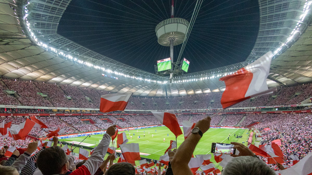 Kibice reprezentacji Polski na Stadionie Narodowym w Warszawie