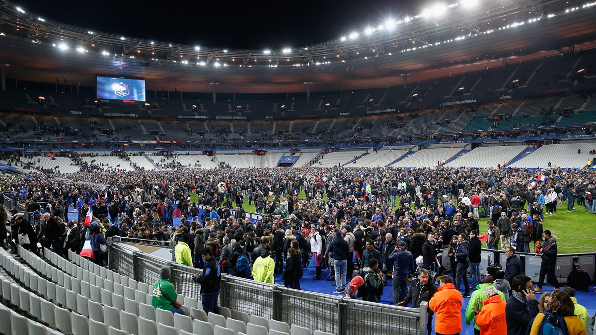 W obawie o bezpieczeństwo kibice nie chcieli opuścić Stade de France