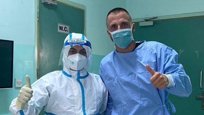 Ośmiu zawodników Al-Faisaly, wśród których jest Łukasz Gikiewicz, ma pozytywny wynik testów na koronawirusa. Wszyscy, niezależnie od objawów, przebywają w szpitalu w Ammanie.