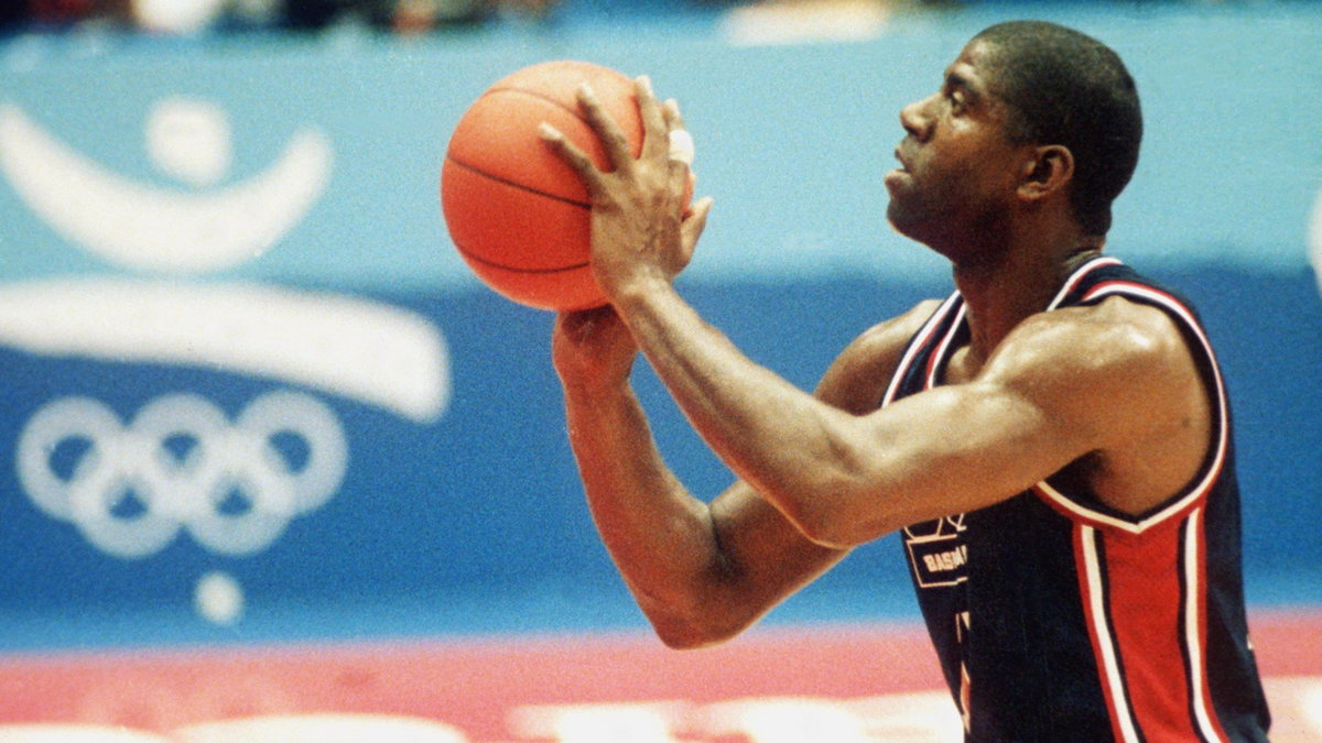 Olympia 1992: "Magic" Johnson beim Korbwurf