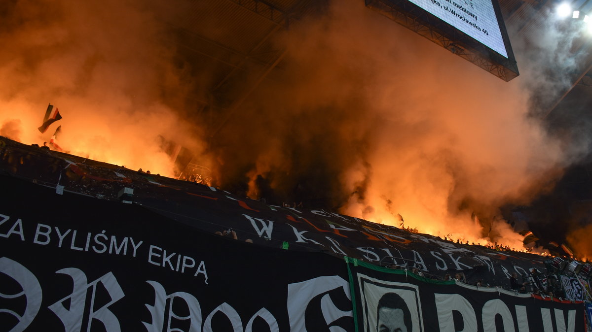 Trybuny stadionu Śląska podczas meczu z Hapoelem