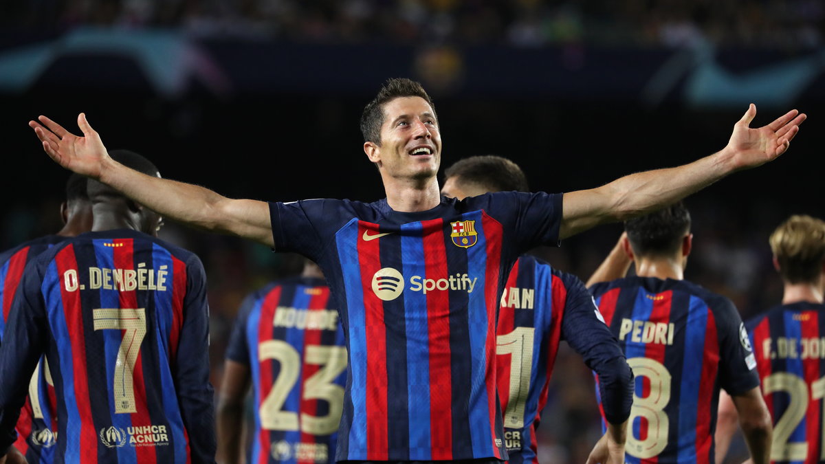 barcelona-viktoria-robert-lewandowski-skompletowa-idealnego-hat