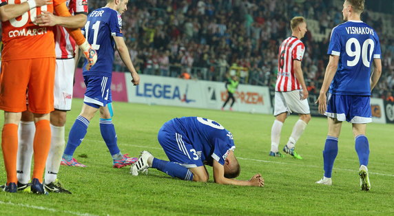 PIŁKA NOŻNA LIGA POLSKA CRACOVIA RUCH CHORZÓW (Michał Helik)