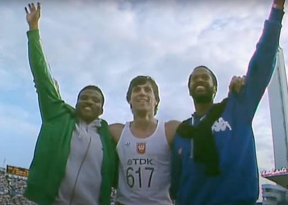 Medaliści MŚ 1983 w trójskoku: Ajayi Agbebaku (Nigeria), Zdzisław Hoffmann i Willie Banks (USA)