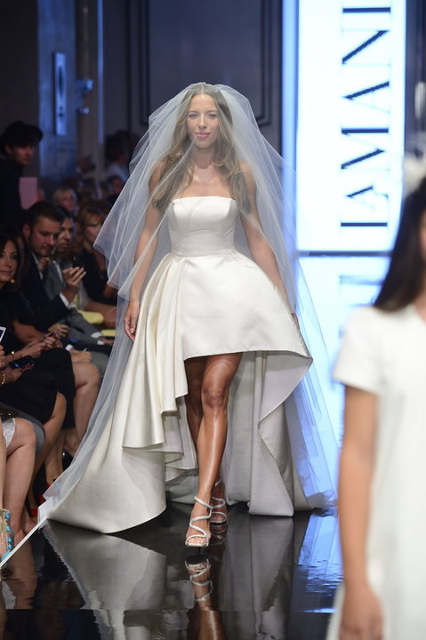 Ewa Chodakowska w sukni ślubnej na pokazie kolekcji marki La Mania
