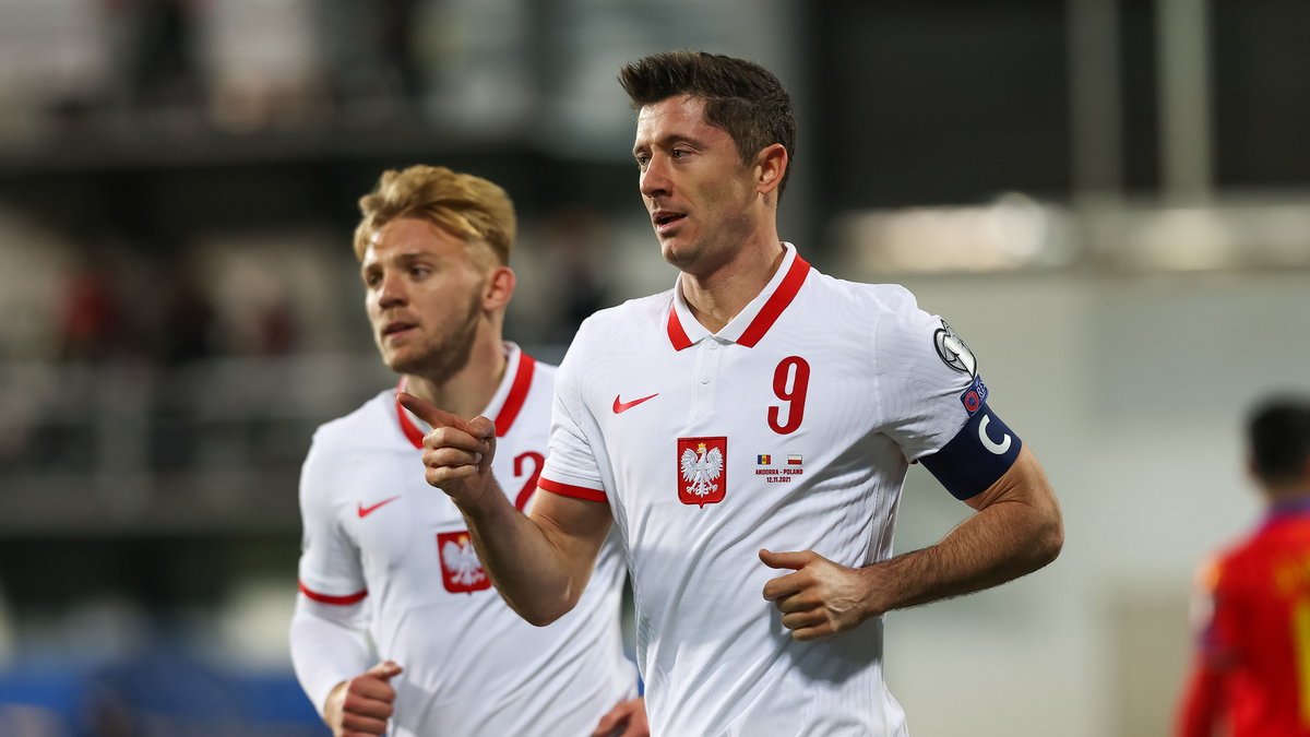 Kamil Jóźwiak (L) i Robert Lewandowski (P)