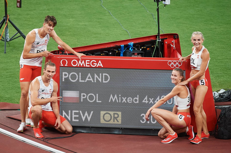 Złoto sztafety mieszanej było pierwszym medalem Polaków na stadionie lekkoatletycznym w Tokio. Kaczmarek pobiegła w finale razem z Karolem Zalewskim, Kajetanem Duszyńskim oraz Święty-Ersetic, a ich wynik 3:09.87 to rekord olimpijski ze względu na debiut tej konkurencji w igrzyskach.