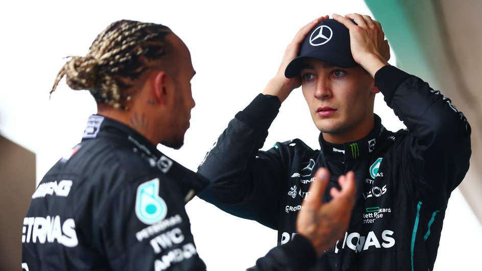 Dwaj kierowcy Mercedesa: Lewis Hamilton i George Russell