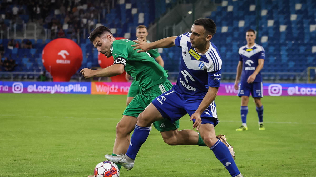 Walka o piłkę w meczu Wisła Płock - Lechia Gdańsk