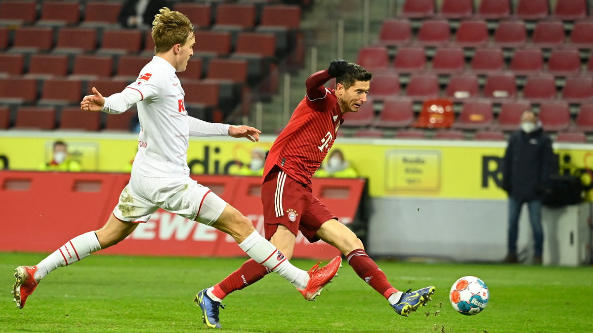 W taki sposób Robert Lewandowski zdobył trzecią bramkę w meczu z Köln i 300. w Bundeslidze.