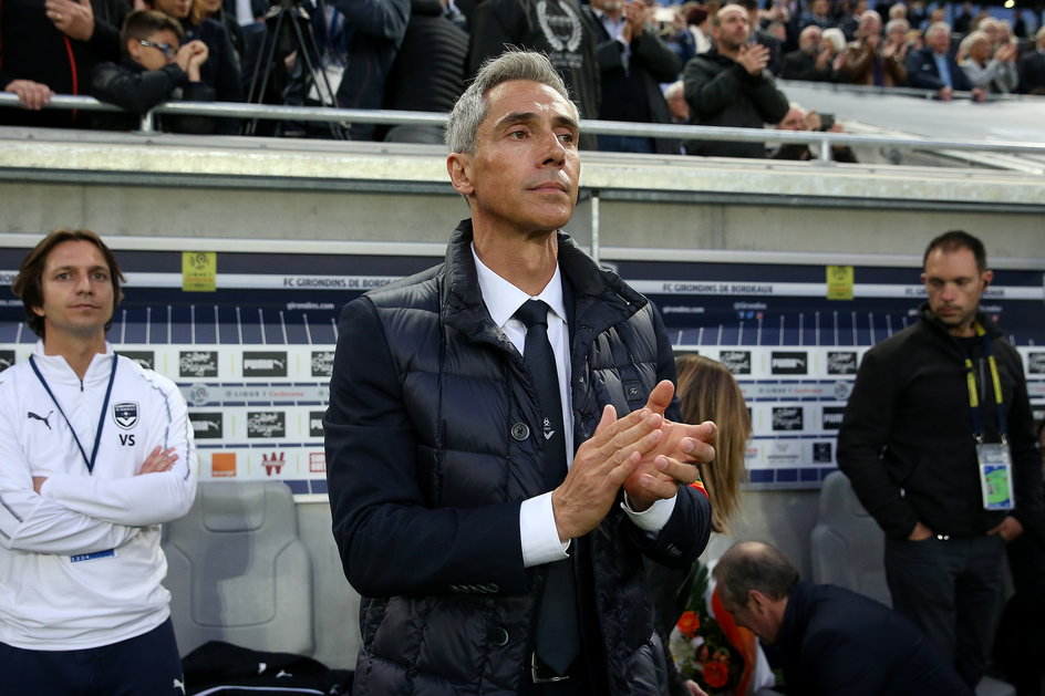 Paulo Sousa w otoczeniu asystentów, m.in. Victora Sancheza Llado (z lewej) w czasach pracy w Bordeaux.