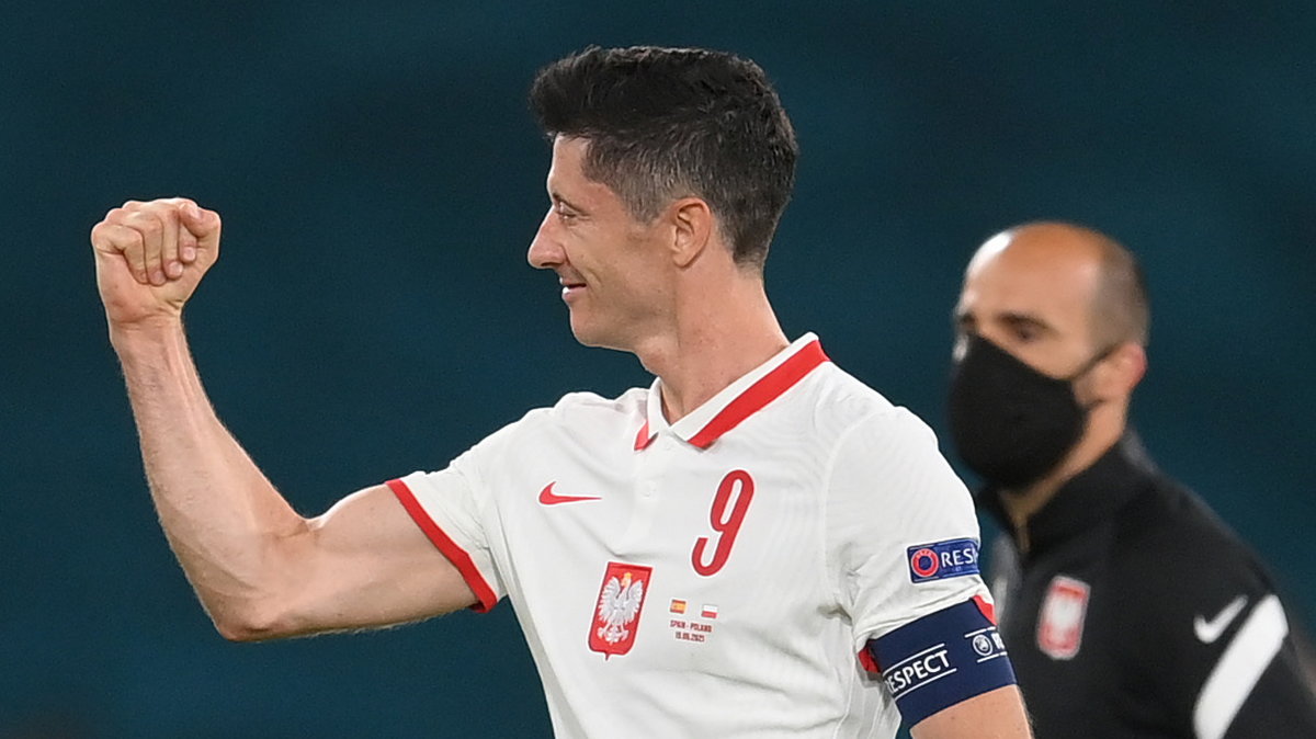 Robert Lewandowski cieszy się po zremisowanym meczu z Hiszpanią (1:1) na Euro 2020, w którym zdobył gola