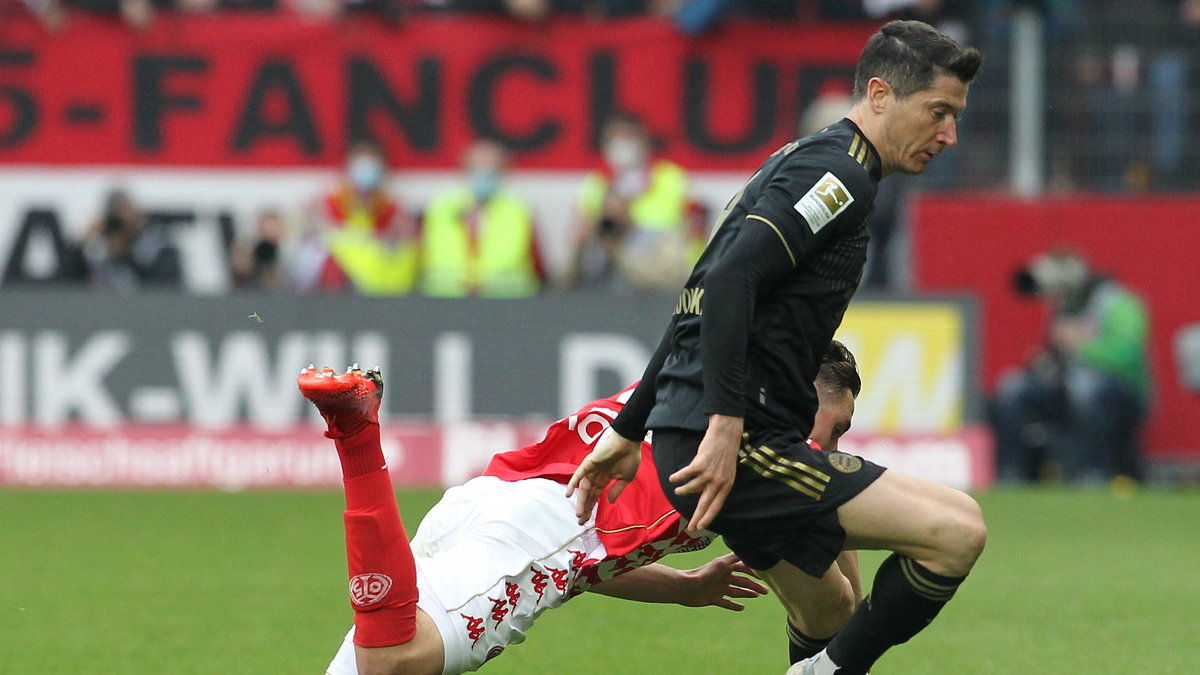 Dominik Kohr (FSV Mainz) i Robert Lewandowski (Bayern Monachium)