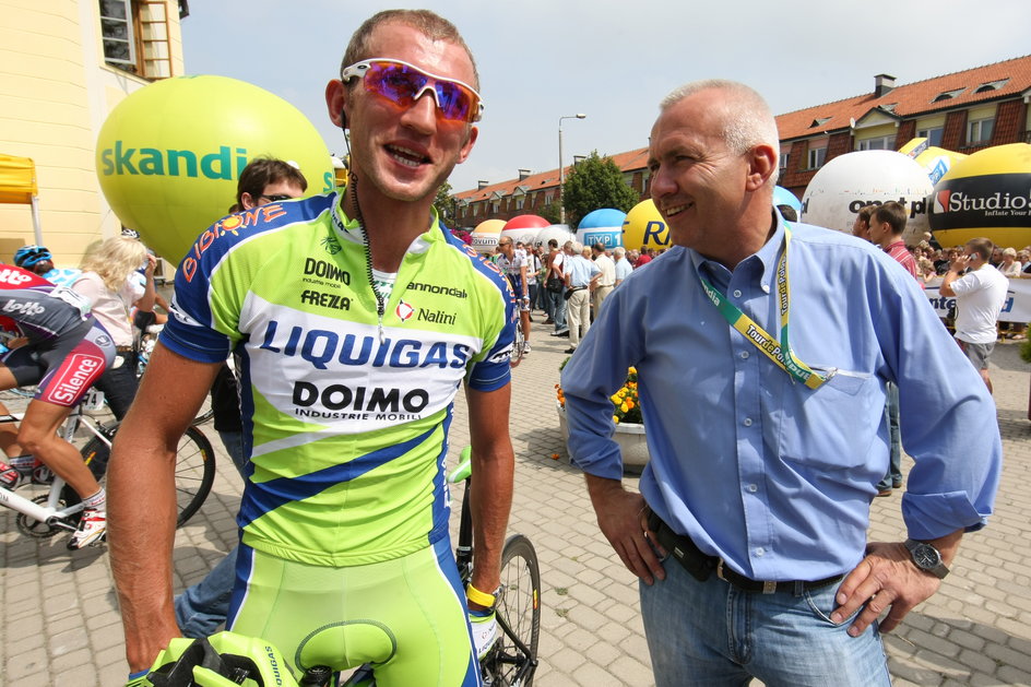 Tour de Pologne 2009. Sylwester Szmyd (z lewej) rozmawia z Lechem Piaseckim.Obaj startowali na trasach Wielkiej Pętli.