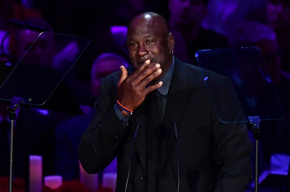 Michael Jordan płaczący na pogrzebie Bryanta
