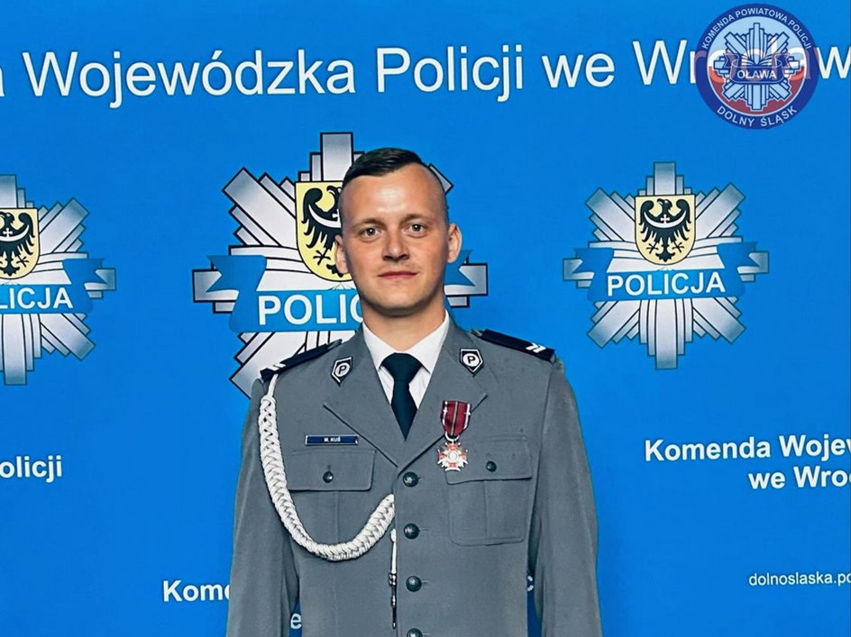 Mateusz Kuś służy w jednostce policji w Oławie
