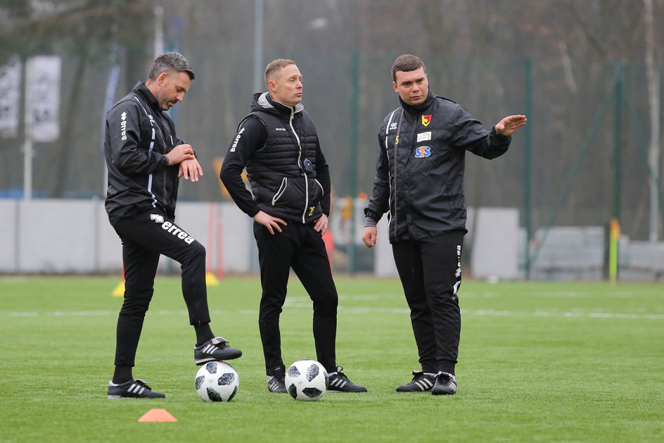 Adrian Siemieniec (z prawej) pracuje jako asystent Ireneusza Mamrota.