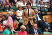 David Beckham z mamą Sandrą Georginą West na Wimbledonie